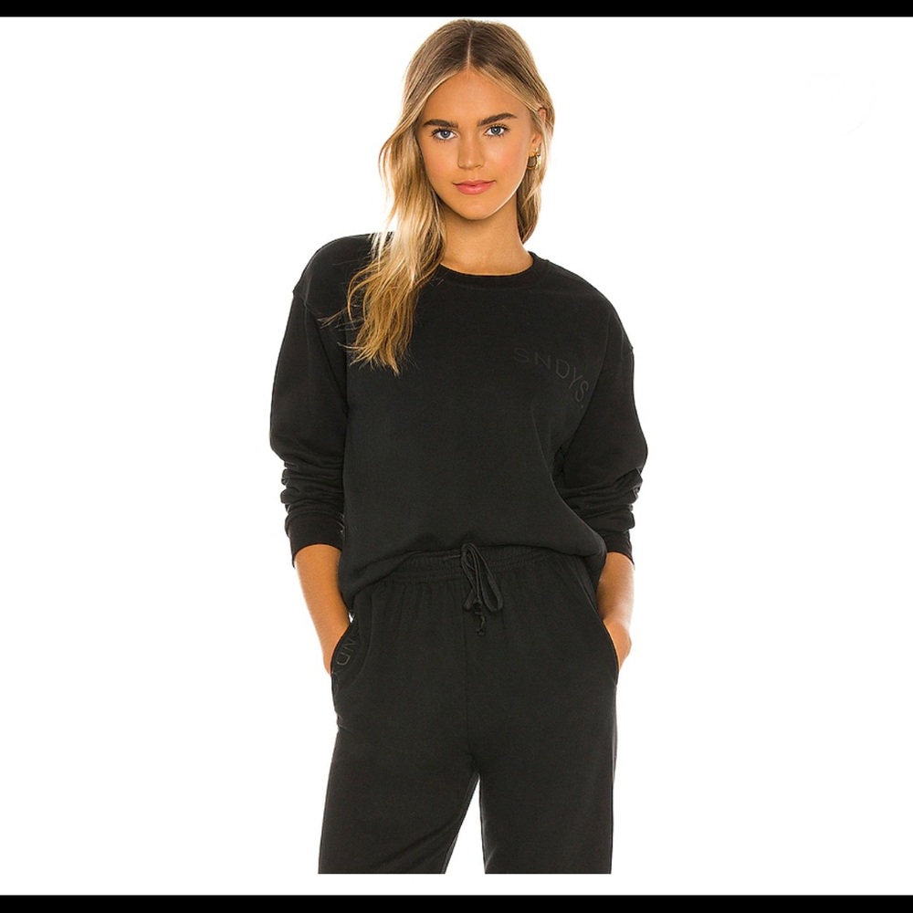 LOUNGE Luxe Fleece Crew Sweatshirt in Black
SNDYS